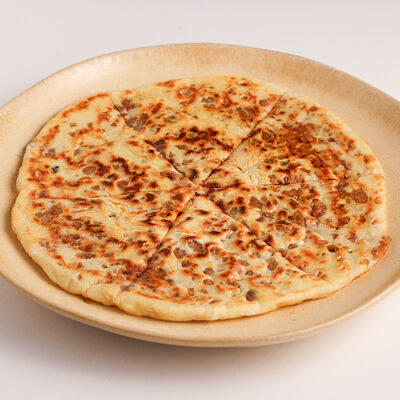 Балкарские хычины с мясом в АВЛИ бистро по цене 490 ₽