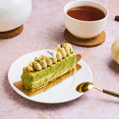 Пирожное фисташка-малина в De Paris БИСТРО по цене 549 ₽