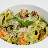 Зелёная паста с креветками и шпинатомв Lure Oysterbar