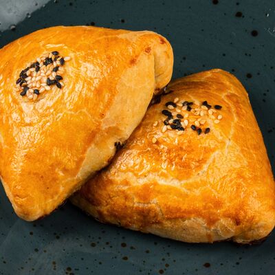 Самса с телятиной в Омар Хайям по цене 230 ₽