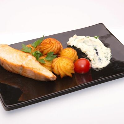 Лосось жареный с картофельными розочками в Японка по цене 490