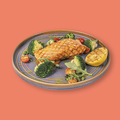 Стейк из лосося с брокколи в Додома по цене 1525 ₽