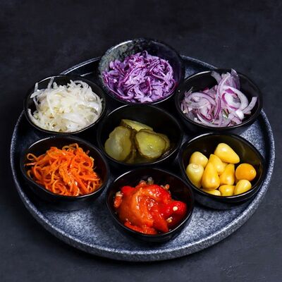 Сет мезе из ближневосточных закусок в Мясоедовская по цене 770 ₽