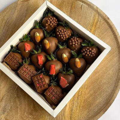 Клубничный набор Прага (средний) в Клубника по цене 4990 ₽