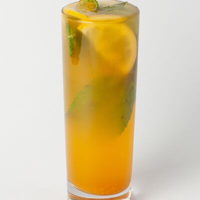 Чай Чиллин Medium в Surf Coffee X Val DIsere по цене 345 ₽