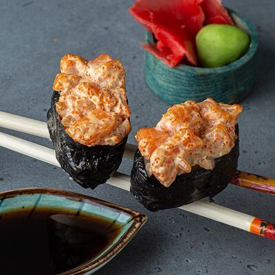 Спайси лосось 2шт в Изи Паб по цене 345 ₽