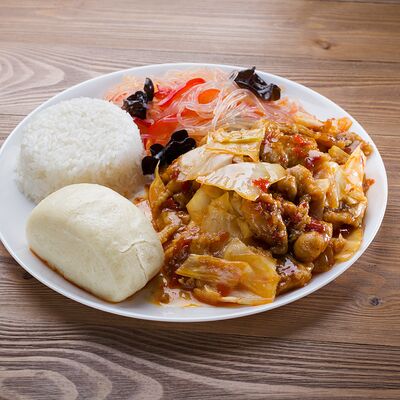 Китайский сет: свинина, остро жаренная с капустой в KoreaStreet по цене 599 ₽