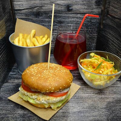 Комбо Высший пилотаж с победой в Ангар burger & fun по цене 410 ₽