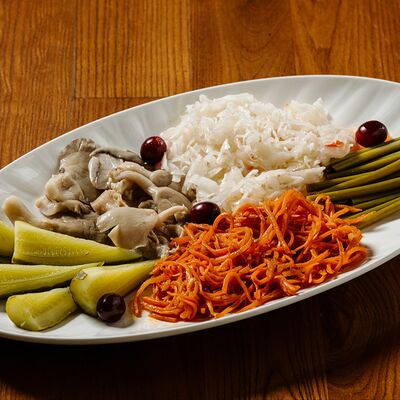 Домашние соленья в Паста & Пицца по цене 680 ₽