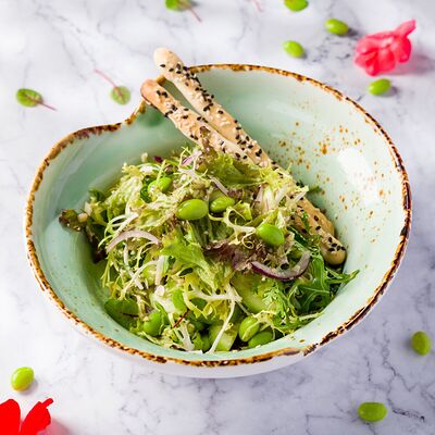 Зеленый салат в азиатском стиле с эдамаме в Дюшес по цене 630