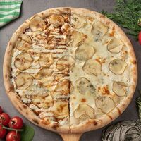 Пицца с грушей и дорблю в Caffe 47