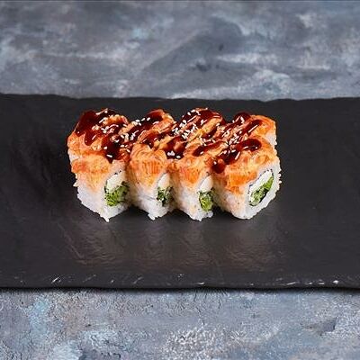 Ролл тар-тар с лососем в ШоЗа Суши по цене 879 ₽