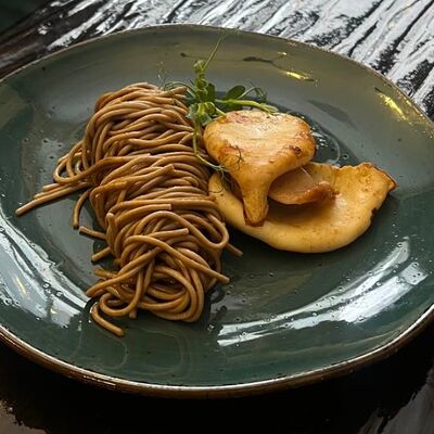 Кальмар на гриле и гречневая лапша в Длинный нос по цене 395 ₽