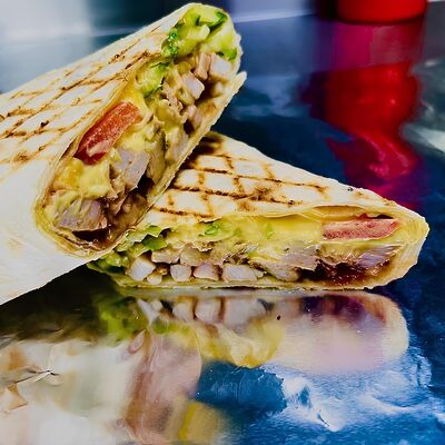 Шаурма Сырная в Вятский чебурек по цене 360 ₽