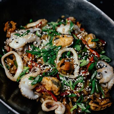 Рис с морепродуктами в Satori по цене 900 ₽