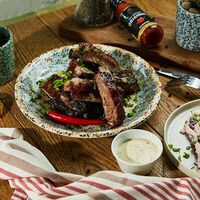 Свиные ребрышки с коул слоу и медово-горчичным соусом с бэби картофелемв Borrachitos