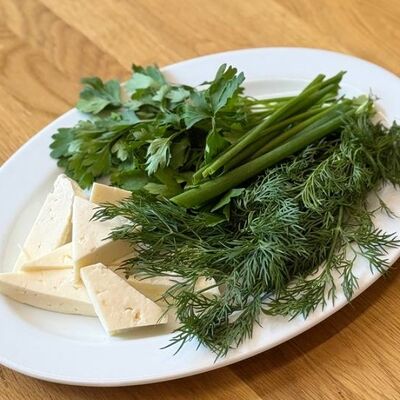 Брынза-зелень в Пиранья по цене 460 ₽