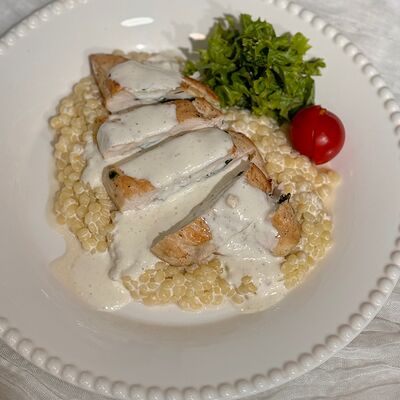 Птитим с куриной грудкой в сливочном соусе в Tayami по цене 450 ₽