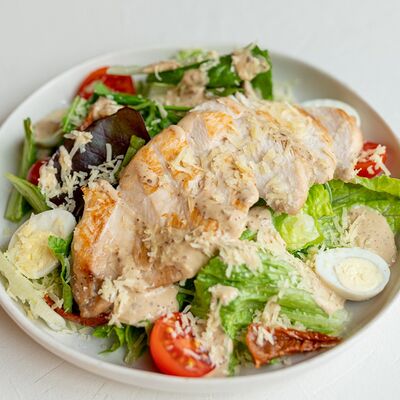 Не Цезарь с курицей в Мыскофе по цене 400 ₽