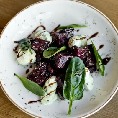 Салат Свекла с творожным песто в Про Тесто по цене 350 ₽