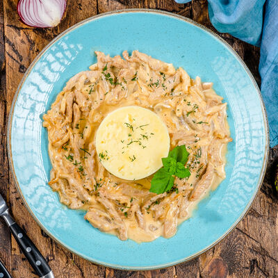 Бефстроганов из вырезки с грибами в Роял Палас по цене 570 ₽