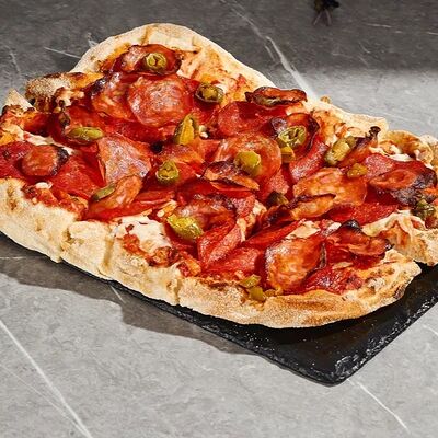 Пицца Дьявола с чоризо, пепперони и халапеньо в Гастробар DOM по цене 830