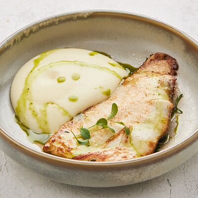 Филе камбалы с картофельным пюре в Балтия по цене 950 ₽