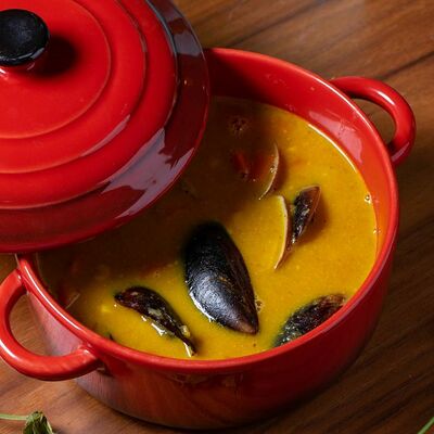 Бостонский чаудер с морепродуктами в Дафт паб по цене 430 ₽