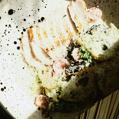 Цезарь с курицейв En Ferio по цене 600 ₽