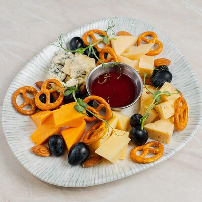 Сырное ассорти в Лебовски Пицца и Боулинг по цене 980 ₽