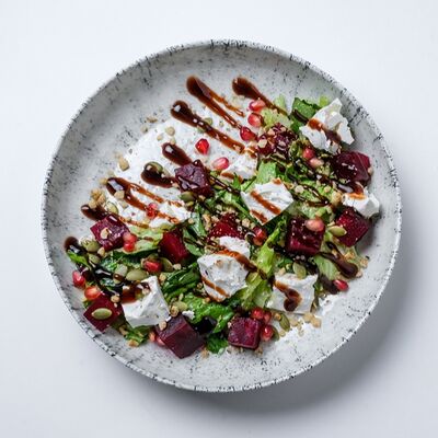 Салат с печеной свеклой и сыром в Базар по цене 400 ₽