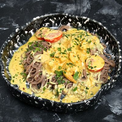 Гречневая лапша с креветками и курицей в География по цене 530 ₽