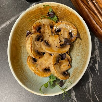 Шампиньоны на гриле в Kirova street по цене 320 ₽