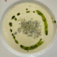 Крем-суп Вишисуаз с голубым сыром в Bistrot Le Moujik