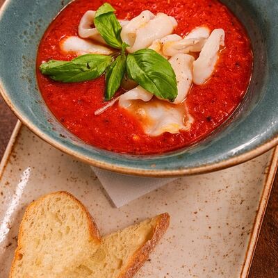 Сицилийский томатный суп с кальмаром в Охота на Енота по цене 590 ₽