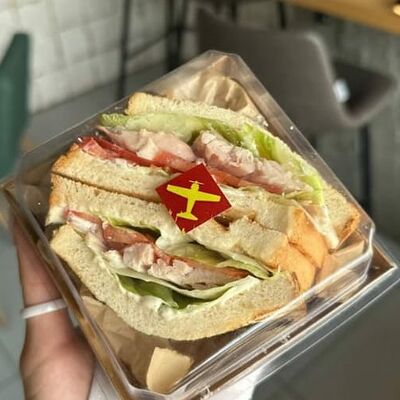 Сэндвич Цезарь в Kontrabarista по цене 330 ₽