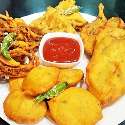 Mix Pakoda Ассорти из овощной Пакоры в Royal India Индийский Ресторан по цене 540 ₽