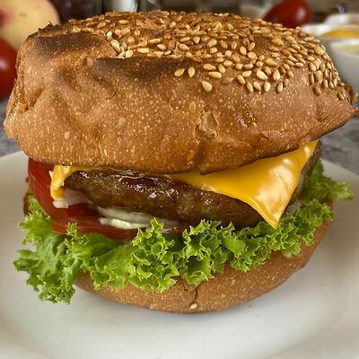 Бургер с курицей в МангалРум по цене 510 ₽