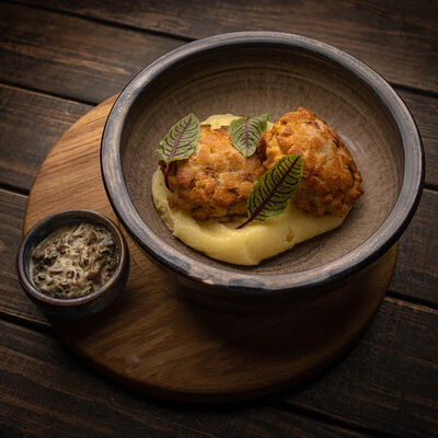 Котлеты из кролика с картофельным пюре в LuckyDze по цене 880 ₽