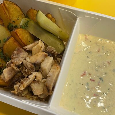 Домашний картофель с курицей и сырным соусом в Ла Ваш по цене 380