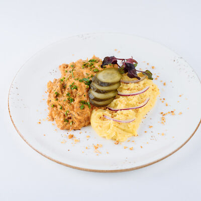 Бефстроганов из говядины с картофельным пюре в Кофеин по цене 730 ₽