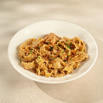 Паста мафальдине с беконом и луковой карамельюв Civil Coffee Bar по цене 630 ₽
