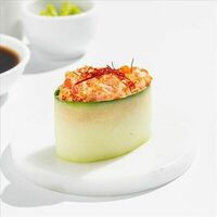 Спайси гункан с лососем в SeabasSushi
