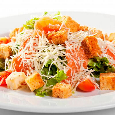 Салат Цезарь с сёмгой в Мимино по цене 990 ₽