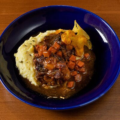 Томленые бычьи хвосты в мясной глазури в Горячо по цене 940 ₽