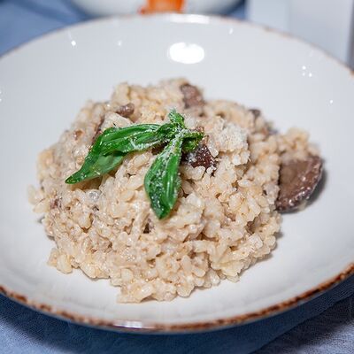 Ризотто с белыми грибами в Пармезан и пури по цене 415 ₽