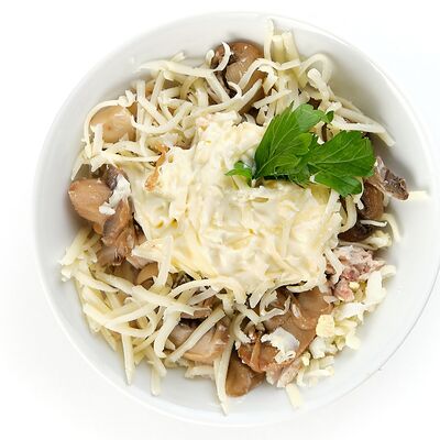 Салат из курицы с грибами в Три жены по цене 71