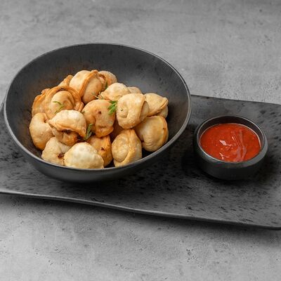 Жареные пельмени свино-говяжие в Большая рыба по цене 550 ₽