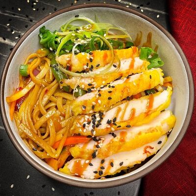 Жареная лапша с курицей в Kirova street по цене 350 ₽