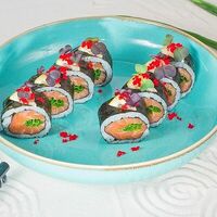 Сашими ролл Сяке Спайси в Луиджи & Тосё